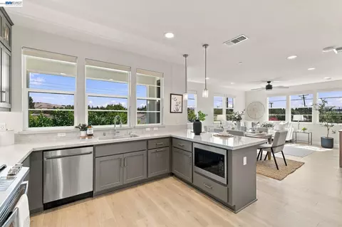 Kitchen - 37508 Zephyr Ter, Fremont, CA 94536 photo 3 of 4