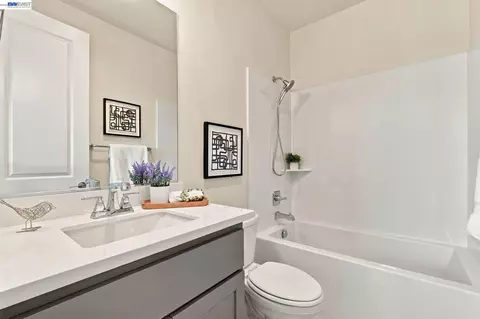 Bath - 37508 Zephyr Ter, Fremont, CA 94536 photo 5 of 5