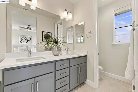Bath - 37508 Zephyr Ter, Fremont, CA 94536 photo 4 of 5