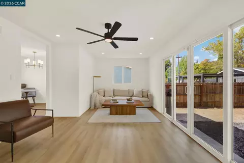 Living - 724 Taper Ave, Vallejo, CA 94589 photo 2 of 4