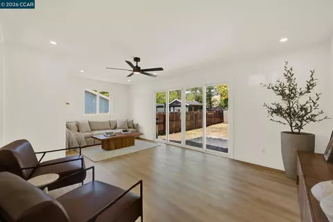 Living - 724 Taper Ave, Vallejo, CA 94589 photo 1 of 4