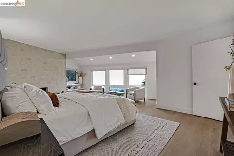 Bedroom - 935 Grizzly Peak Blvd, Berkeley, CA 94708 photo 1 of 8