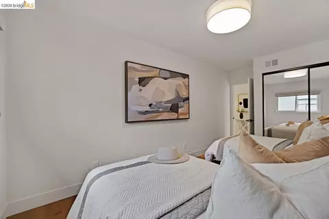 Bedroom - 935 Grizzly Peak Blvd, Berkeley, CA 94708 photo 7 of 8