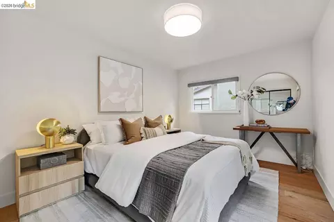 Bedroom - 935 Grizzly Peak Blvd, Berkeley, CA 94708 photo 5 of 8