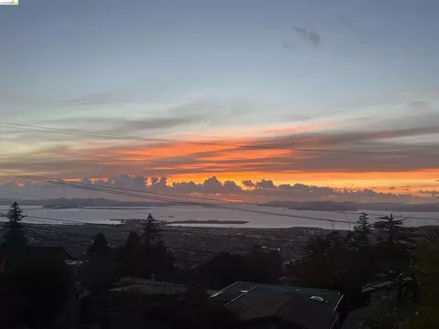 View/Area - 935 Grizzly Peak Blvd, Berkeley, CA 94708 photo 8 of 10