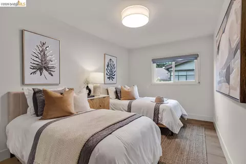 Bedroom - 935 Grizzly Peak Blvd, Berkeley, CA 94708 photo 6 of 8