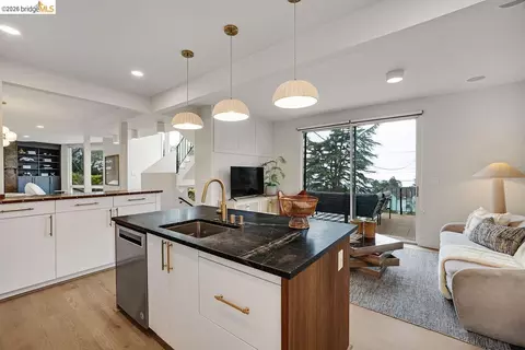 Kitchen - 935 Grizzly Peak Blvd, Berkeley, CA 94708 photo 4 of 4