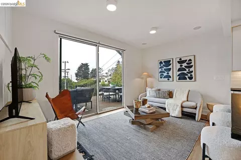 Living - 935 Grizzly Peak Blvd, Berkeley, CA 94708 photo 2 of 2