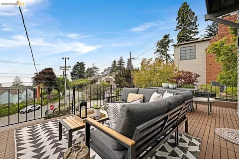 Exterior - 935 Grizzly Peak Blvd, Berkeley, CA 94708 photo 6 of 12