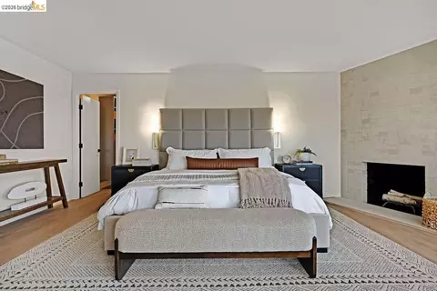 Bedroom - 935 Grizzly Peak Blvd, Berkeley, CA 94708 photo 2 of 8