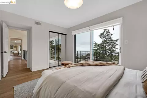 Bedroom - 935 Grizzly Peak Blvd, Berkeley, CA 94708 photo 4 of 8
