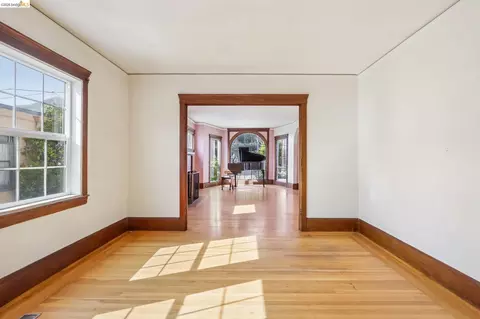 Living - 2144 Oregon St, Berkeley, CA 94705 photo 12 of 12