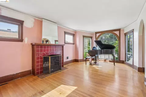 Living - 2144 Oregon St, Berkeley, CA 94705 photo 4 of 12