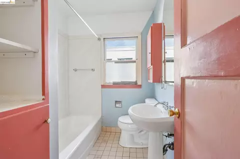 Bath - 2144 Oregon St, Berkeley, CA 94705 photo 1 of 2