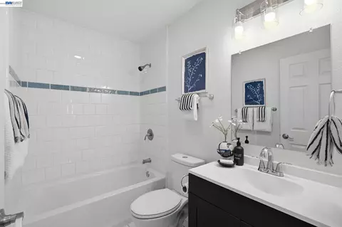 Bath - 113 De Paul Dr, Vallejo, CA 94589 photo 1 of 4