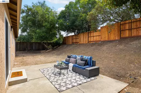 Exterior - 113 De Paul Dr, Vallejo, CA 94589 photo 4 of 7