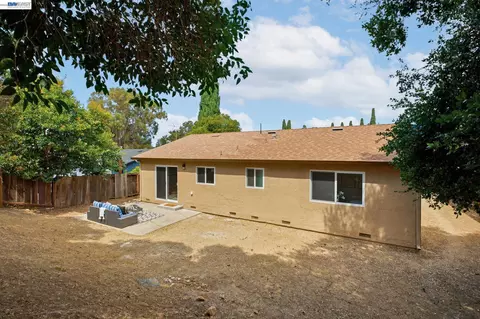 Exterior - 113 De Paul Dr, Vallejo, CA 94589 photo 6 of 7