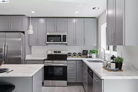 Kitchen - 113 De Paul Dr, Vallejo, CA 94589 photo 3 of 6