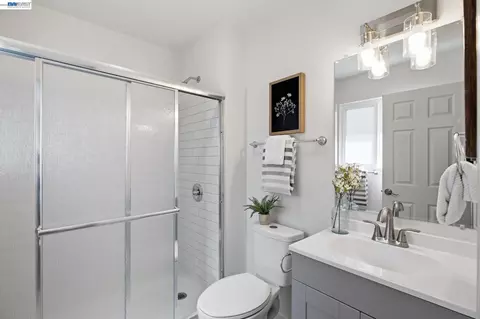 Bath - 113 De Paul Dr, Vallejo, CA 94589 photo 3 of 4
