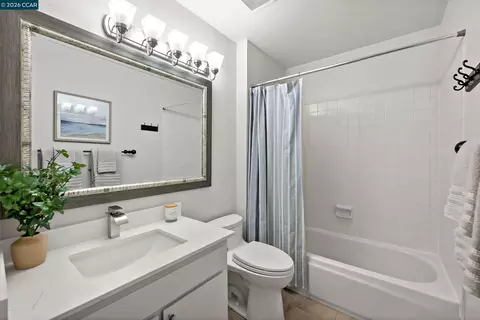Bath - 4495 Sweet Shrub Ct, Concord, CA 94521 photo 3 of 3