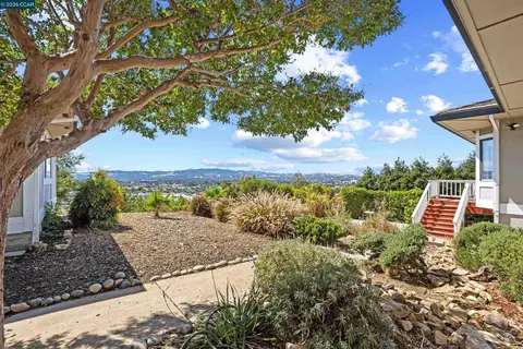 Exterior - 840 Ridge Dr, Concord, CA 94518 photo 6 of 15