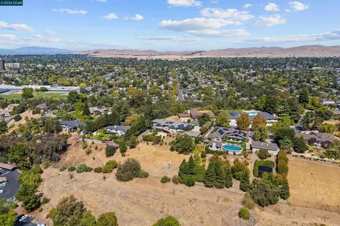 View/Area - 840 Ridge Dr, Concord, CA 94518 photo 5 of 6