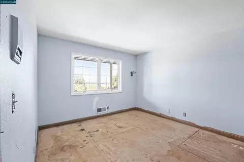 Bedroom - 840 Ridge Dr, Concord, CA 94518 photo 7 of 9