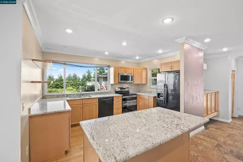 Kitchen - 840 Ridge Dr, Concord, CA 94518 photo 4 of 5