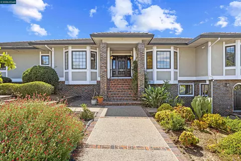 Exterior - 840 Ridge Dr, Concord, CA 94518 photo 4 of 15