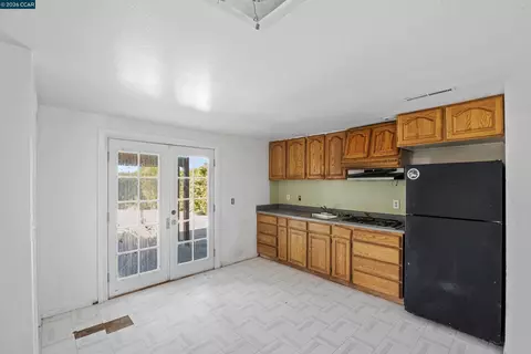 Kitchen - 840 Ridge Dr, Concord, CA 94518 photo 5 of 5