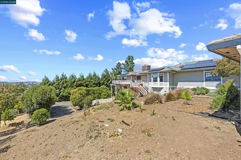 Exterior - 840 Ridge Dr, Concord, CA 94518 photo 7 of 15