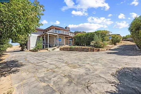 Exterior - 840 Ridge Dr, Concord, CA 94518 photo 8 of 15