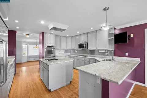 Kitchen - 840 Ridge Dr, Concord, CA 94518 photo 2 of 5