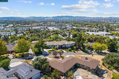 View/Area - 840 Ridge Dr, Concord, CA 94518 photo 4 of 6