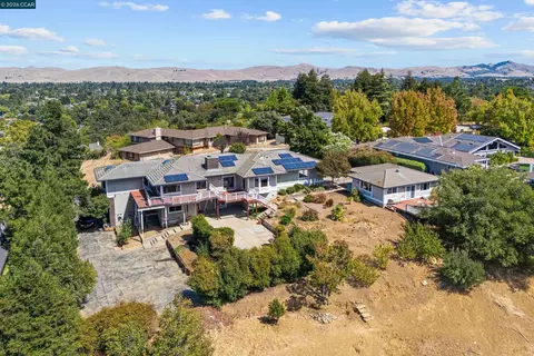 View/Area - 840 Ridge Dr, Concord, CA 94518 photo 2 of 6