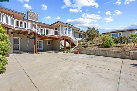 Exterior - 840 Ridge Dr, Concord, CA 94518 photo 9 of 15