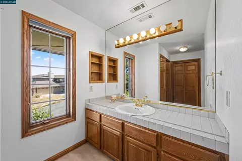 Bath - 840 Ridge Dr, Concord, CA 94518 photo 1 of 1
