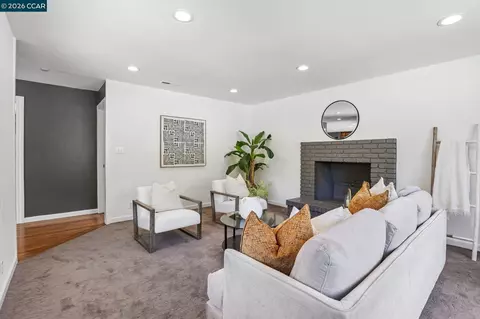 Living - 49 Corliss Dr, Moraga, CA 94556 photo 7 of 9