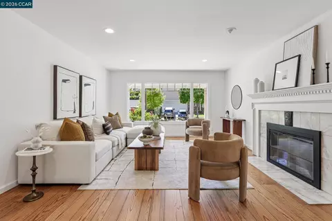 Living - 49 Corliss Dr, Moraga, CA 94556 photo 2 of 9
