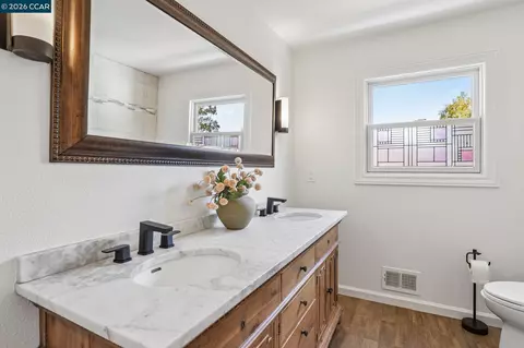 Bath - 49 Corliss Dr, Moraga, CA 94556 photo 4 of 5