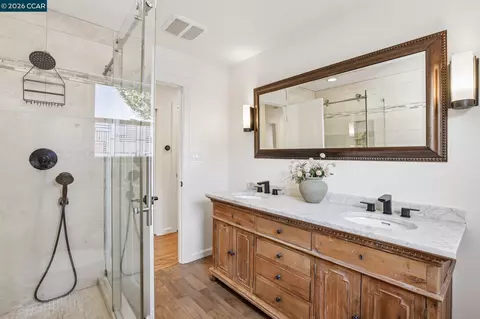 Bath - 49 Corliss Dr, Moraga, CA 94556 photo 5 of 5