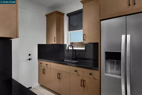 Kitchen - 3653 Darnoch Ave, Lathrop, CA 95330 photo 4 of 4