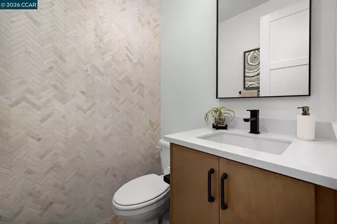 Bath - 3653 Darnoch Ave, Lathrop, CA 95330 photo 1 of 4
