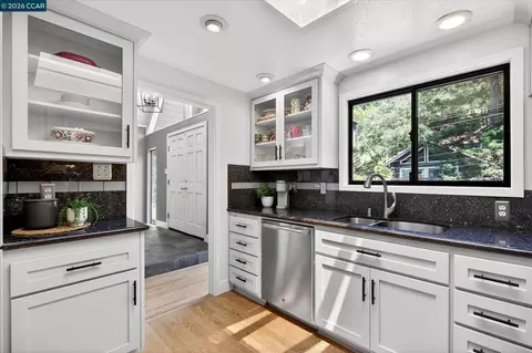 Kitchen - 499 Silverado Dr, Lafayette, CA 94549 photo 4 of 4