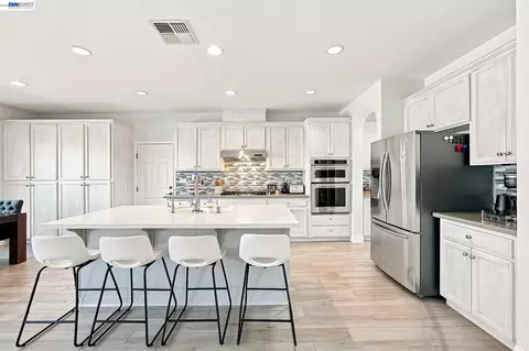 Kitchen - 3694 Otter Brook Loop, Discovery Bay, CA 94505 photo 2 of 4