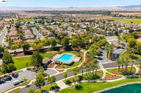 View/Area - 3694 Otter Brook Loop, Discovery Bay, CA 94505 photo 5 of 6