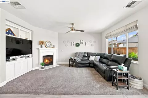 Living - 3694 Otter Brook Loop, Discovery Bay, CA 94505 photo 1 of 1