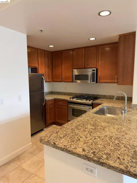 423 7th St #607, Oakland, CA 94607 photo 4