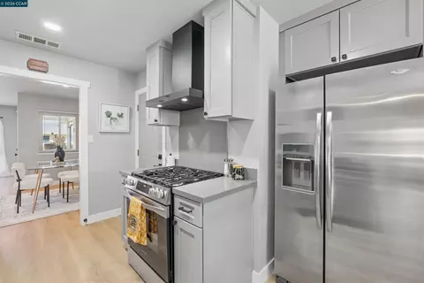 Kitchen - 734 Warford Ave, Vallejo, CA 94591 photo 4 of 4