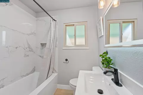 Bath - 734 Warford Ave, Vallejo, CA 94591 photo 4 of 4